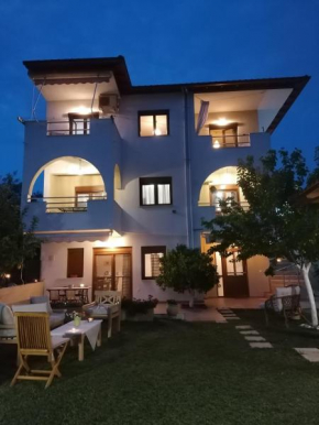Kali Luxury Apartments -Garden-Gold-